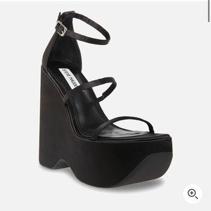 STEVE MADDEN Varia Satin Platform Sandals. Size 5